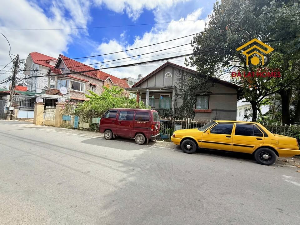 Nhà góc 2 mặt tiền đường Yesin Đà Lạt 300m² giá 28 tỷ - Cơ hội đầu tư tuyệt vời!