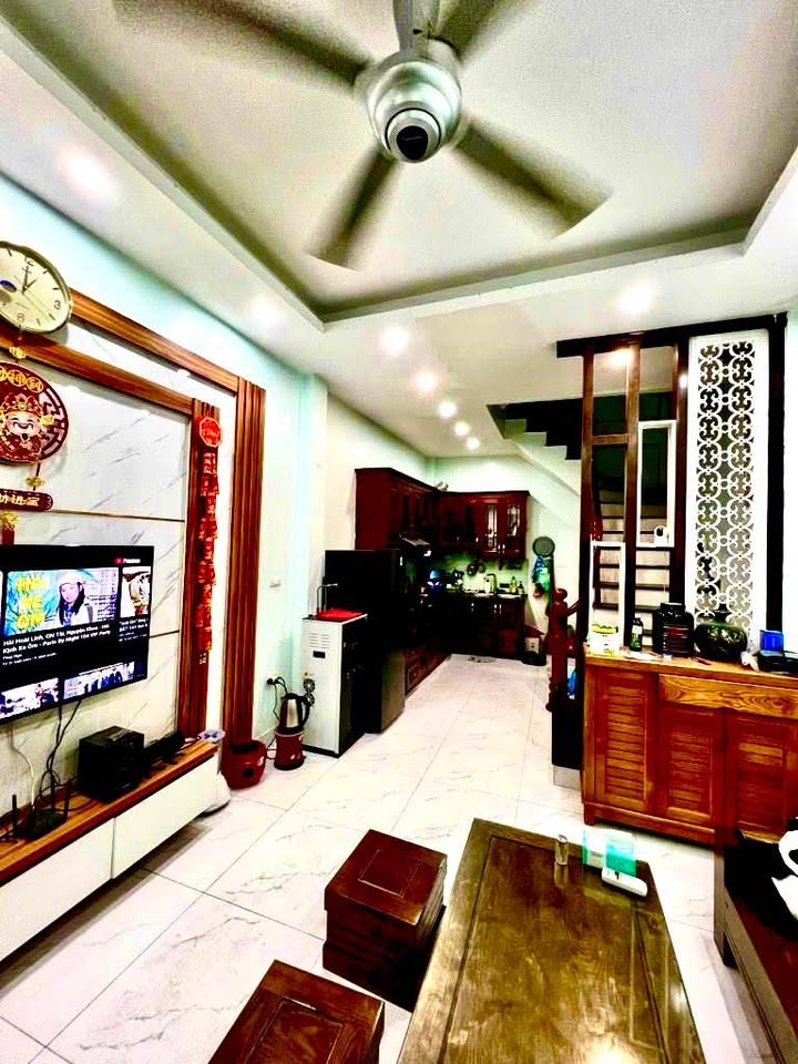 Nhà 5 tầng đường Tam Trinh, quận Hoàng Mai, 33m² giá 7.68 tỷ - Nội thất đầy đủ!