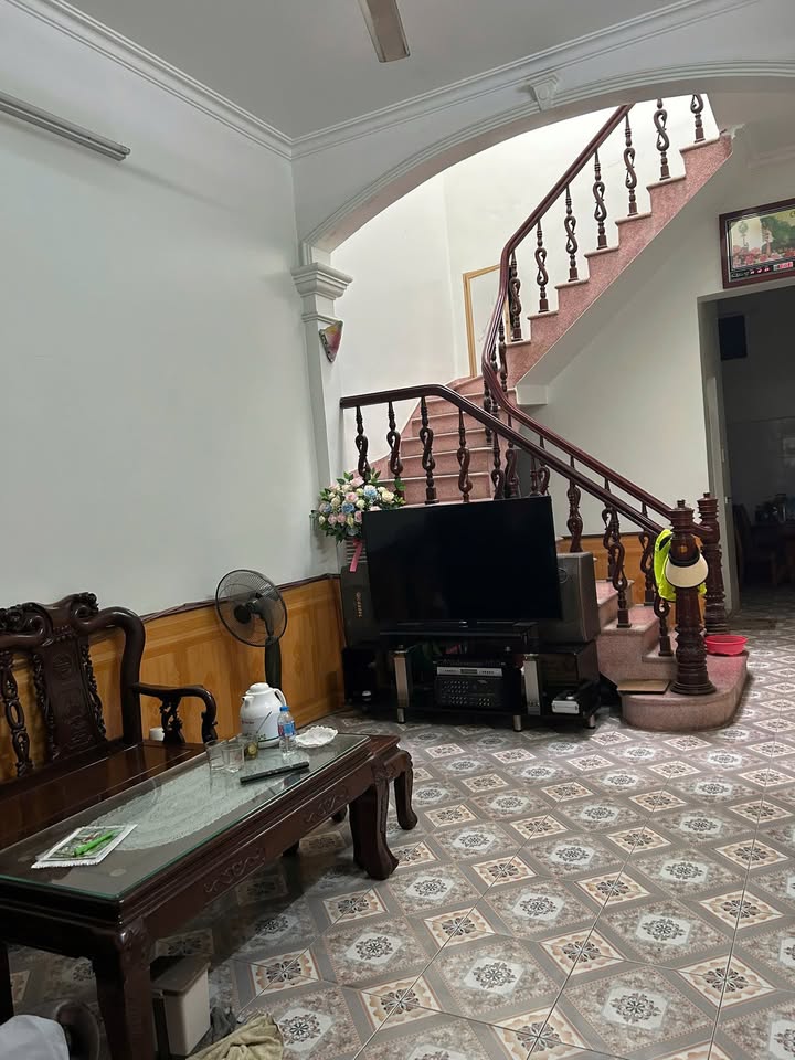 Nhà cho thuê phố Phan Bội Châu, Hải Dương 2 tầng 4 triệu - Đầy đủ nội thất, gần trường đại học!