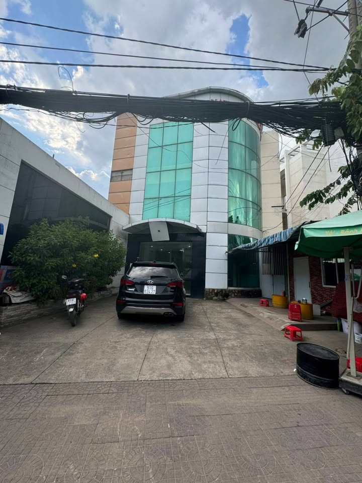 Cho thuê tòa nhà mặt tiền Thăng Long, quận Tân Bình 252m² chỉ 110 triệu/tháng - Vị trí đắc địa cho kinh doanh!