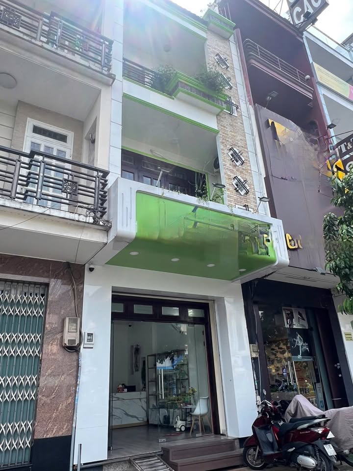 Nhà mặt tiền Lạc Long Quân, Quận 11, 60m² giá 18.5 tỷ - Cơ hội đầu tư sinh lời!