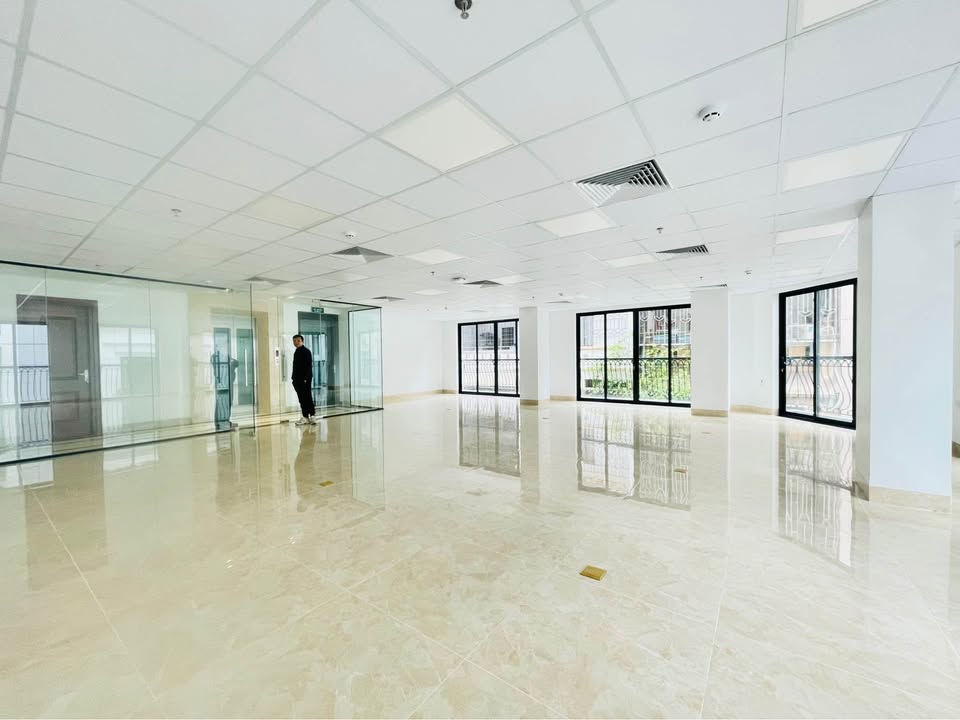 Văn phòng cho thuê tại ngã tư Sở, Thanh Xuân 120m² - Giá 17 triệu/tháng