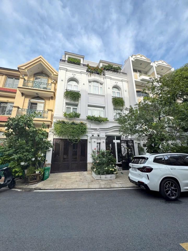 Biệt thự 2 mặt tiền 357A Nguyễn Trọng Tuyển, Tân Bình, 128m² - Thiết kế sang trọng, giá chỉ 50 tỷ!