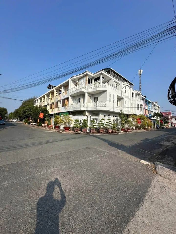 Nhà bán gấp KDC Mỹ Thạnh Hưng 200m² giá 8.9 tỷ - Sẵn sàng ở ngay!