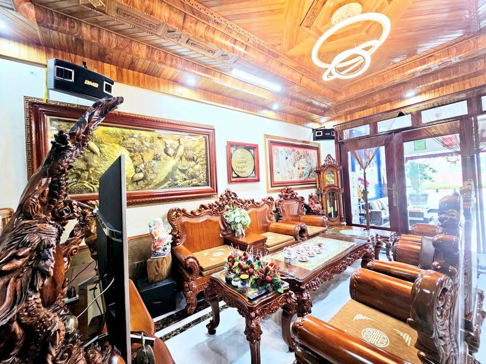 Nhà 3 tầng MB Hồ Sen - Phường Đông Vệ, Thanh Hóa - 120m² giá 10.8 tỷ - Phù hợp ở và kinh doanh!