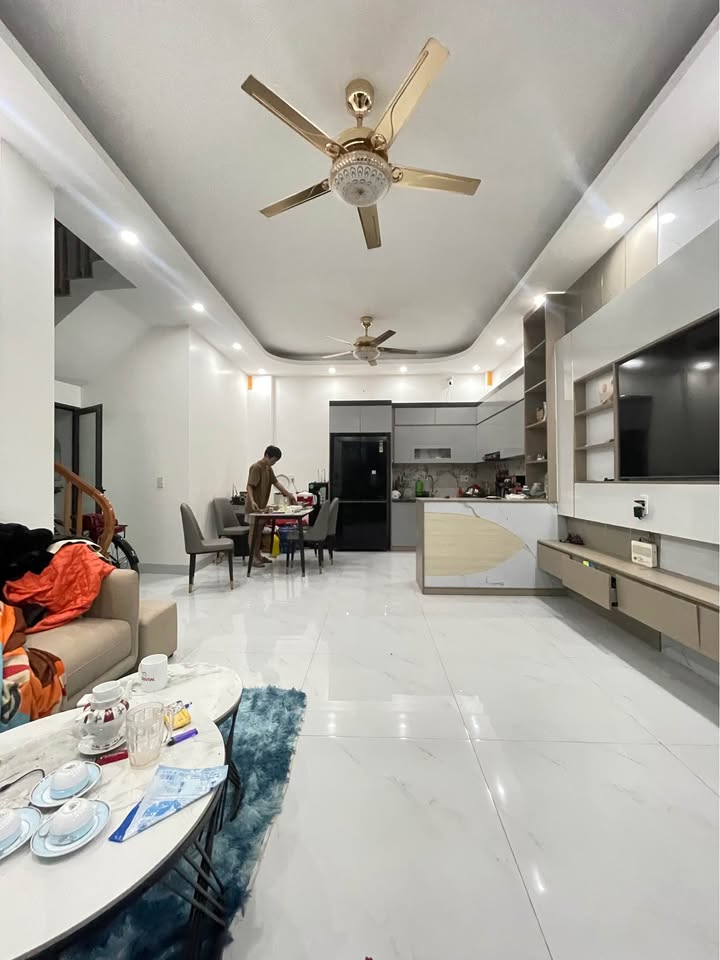 Nhà 3 Tầng Lô Góc Phường Kỳ Bá, Thái Bình 48m² giá 2 tỷ - Vị trí đắc địa gần công viên!