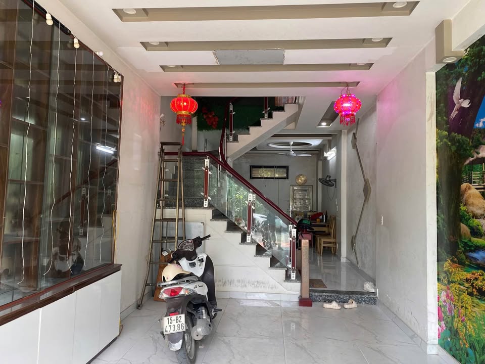 Nhà phố Lê Hồng Phong, Hải Phòng 60m² giá 8.5 tỷ - Hướng Tây, chính chủ!