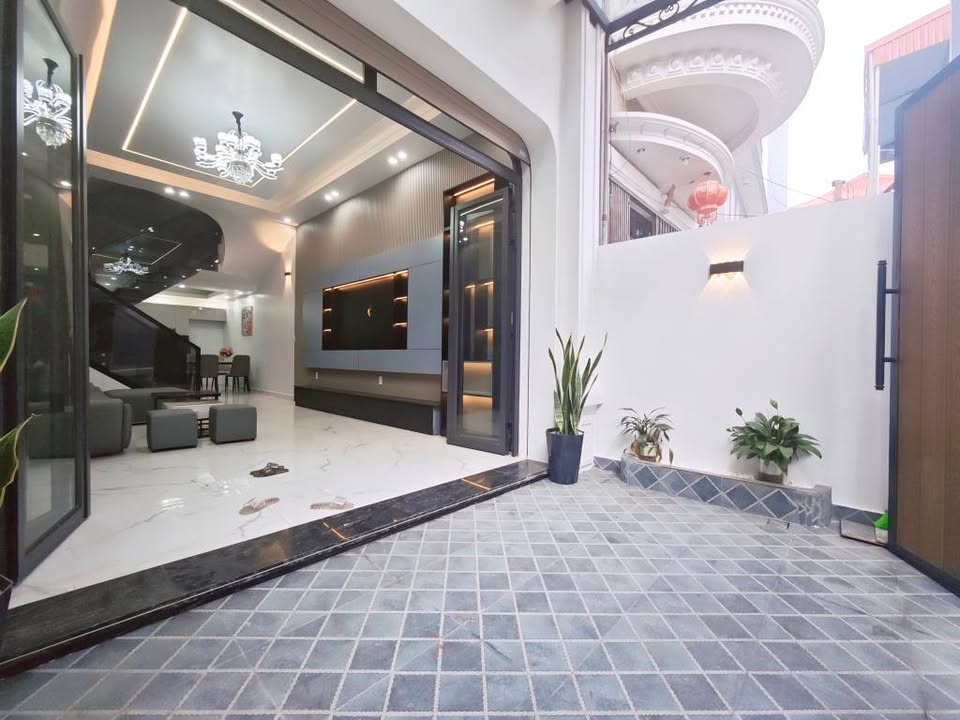 Nhà 4 tầng độc lập phố Hồ Sen, Lê Chân, 58m² giá 4.55 tỷ - Sẵn sàng vào ở!