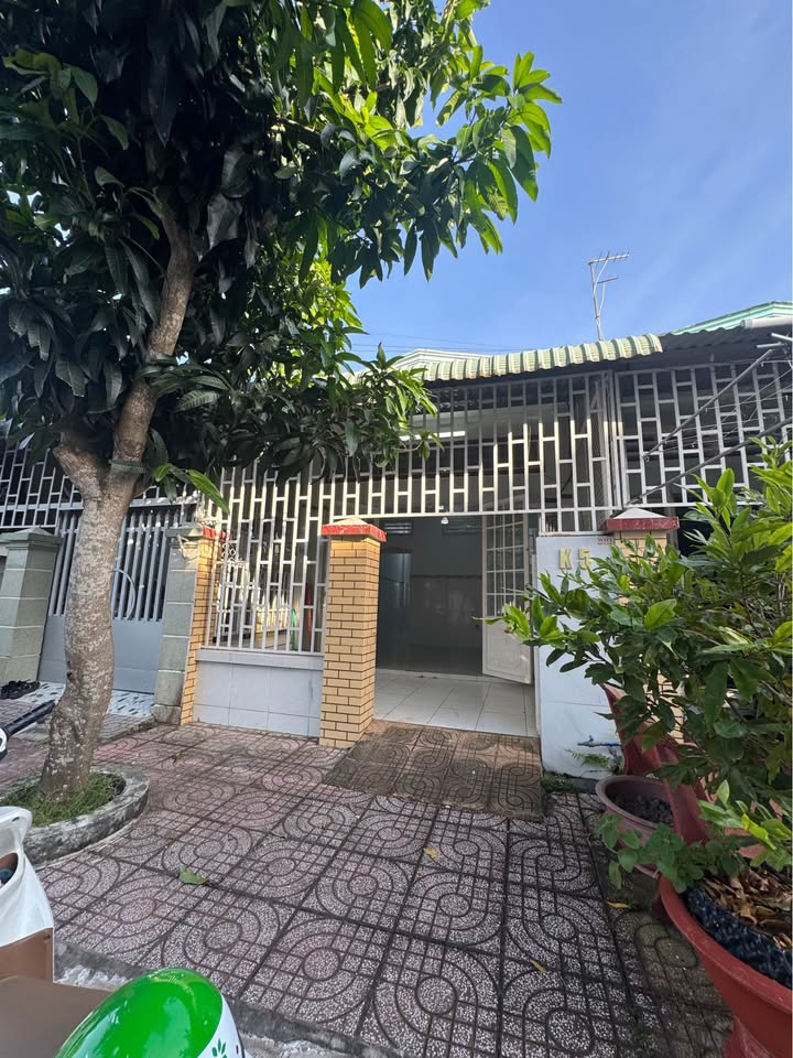 Nhà cấp 4 khu phố Hoa Lan, Vĩnh Long 69,5m² giá 1,1 tỷ - Sổ đỏ chính chủ!