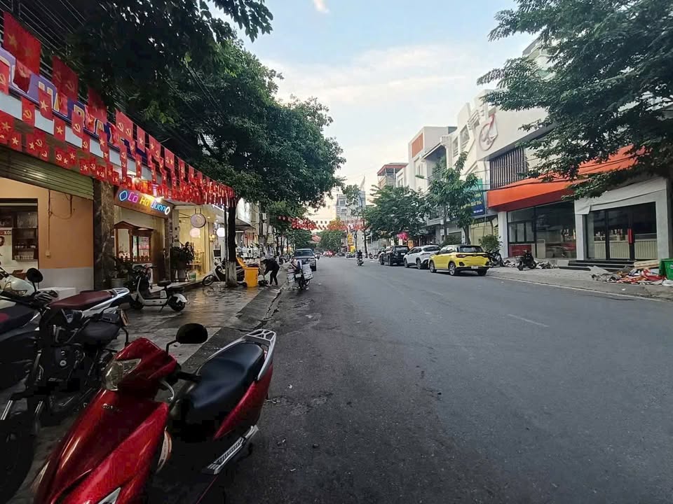 Nhà 3 tầng phố Soi Tiền Lào Cai 105m² giá 6 tỷ - Kinh doanh nhộn nhịp!