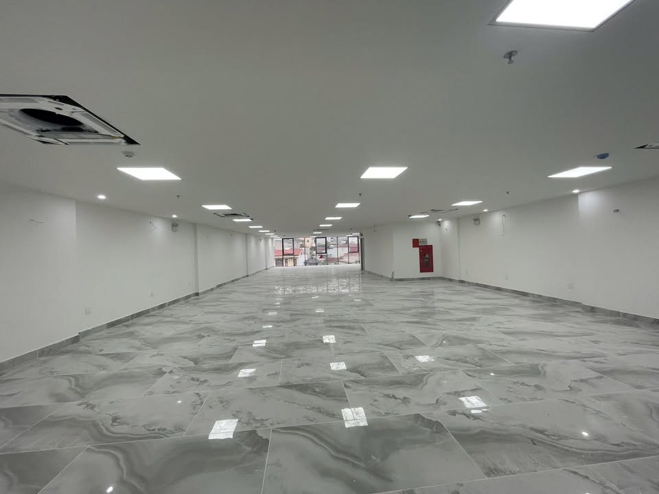 Văn phòng cho thuê tại Lê Văn Lương, Nhân Chính 160m² giá 30 triệu - Vào ngay!