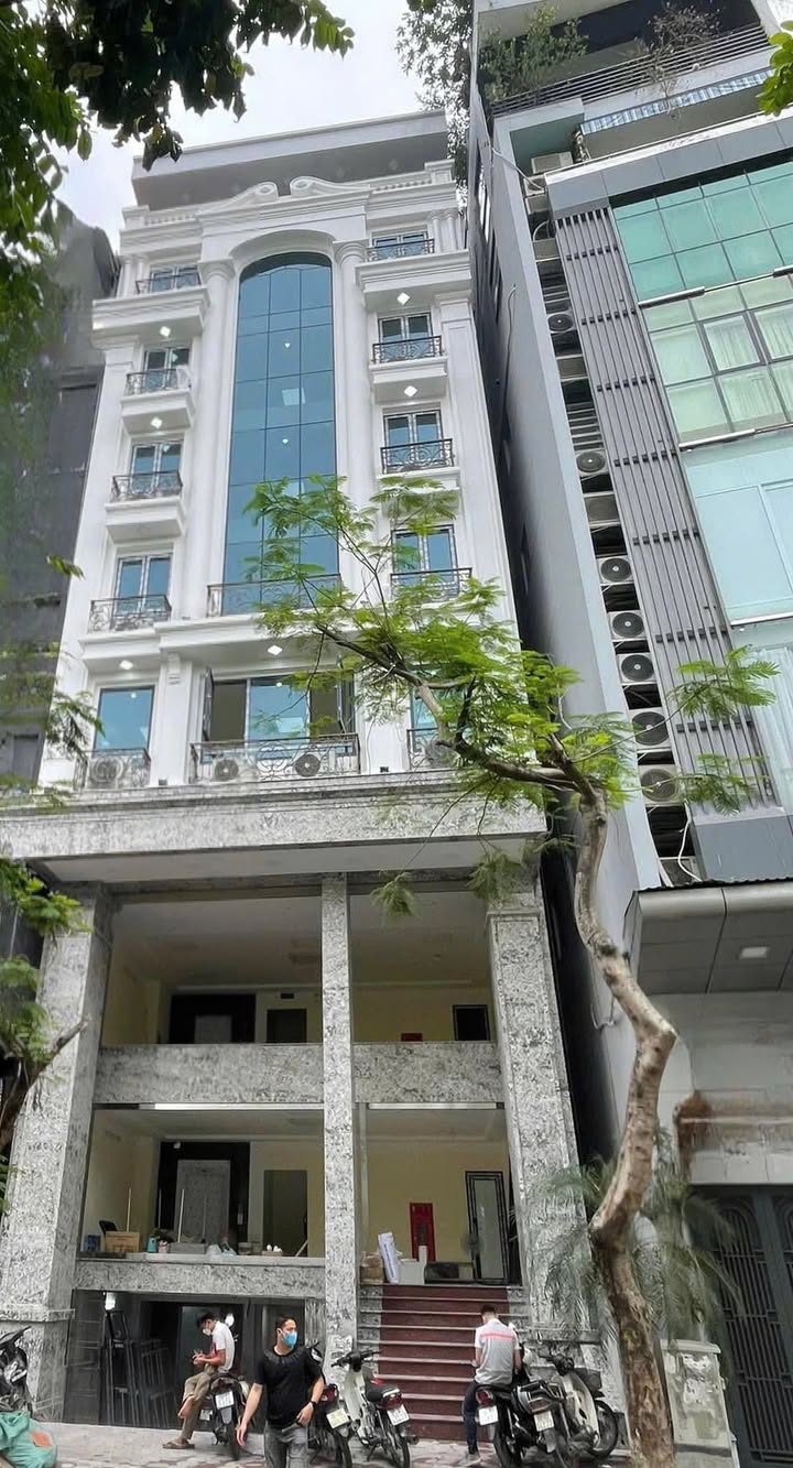 Cho thuê tòa nhà văn phòng 8 tầng tại Vũ Tông Phan, Thanh Xuân - 120 triệu/tháng, vị trí đắc địa!