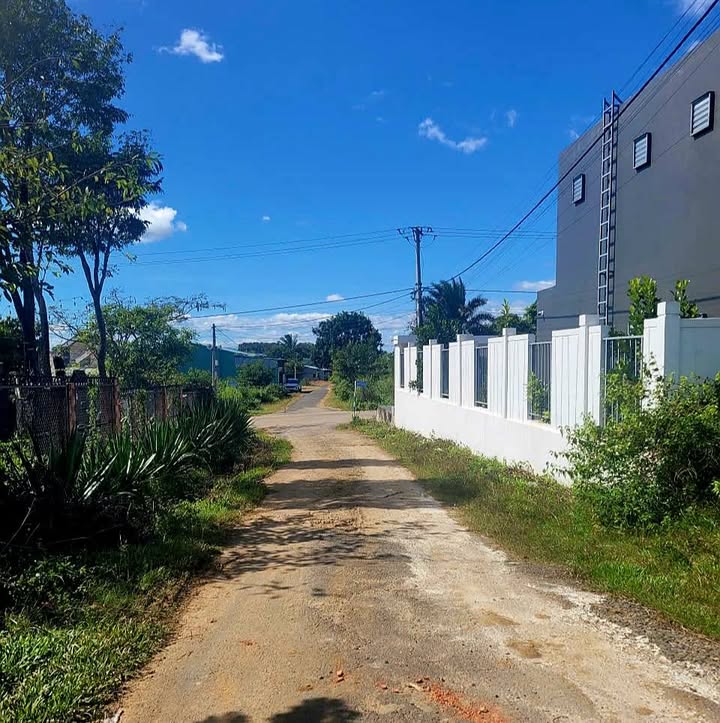 Bán đất thổ cư đường Ngô Văn Sở, phường Lê Lợi, thành phố Kon Tum 700m² - Giá chỉ 1.3 tỷ