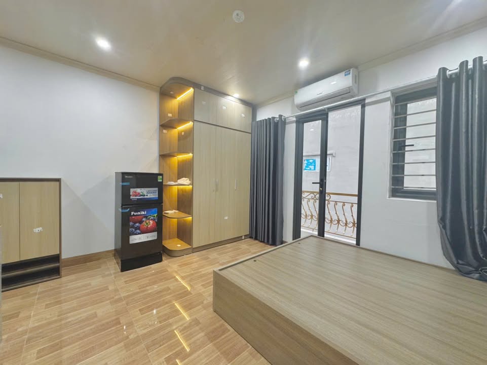 Phòng cho thuê đường Văn Trì, quận Bắc Từ Liêm, 70m² chỉ 4.2 triệu - Sẵn tủ lạnh và máy riêng!