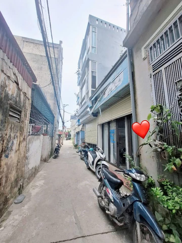 Cho thuê phòng gác xép tại Việt Hưng, Long Biên 26m² - Giá chỉ 2 triệu/tháng!