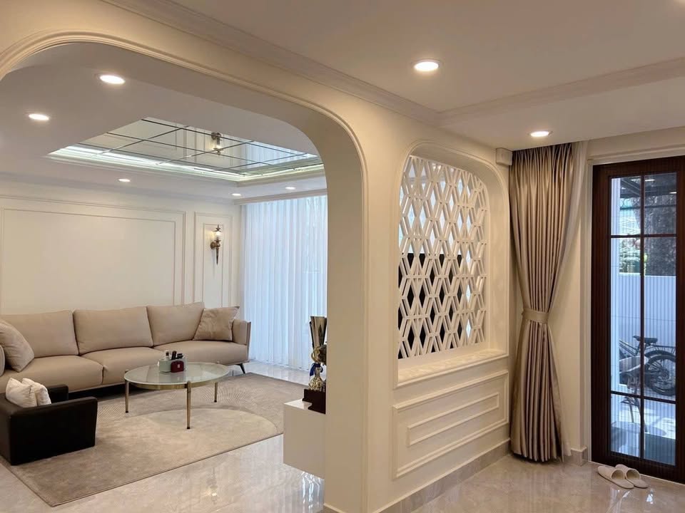 Biệt thự Mỹ Thái, Phú Mỹ Hưng 126m² giá 65 triệu - Full nội thất đẹp!