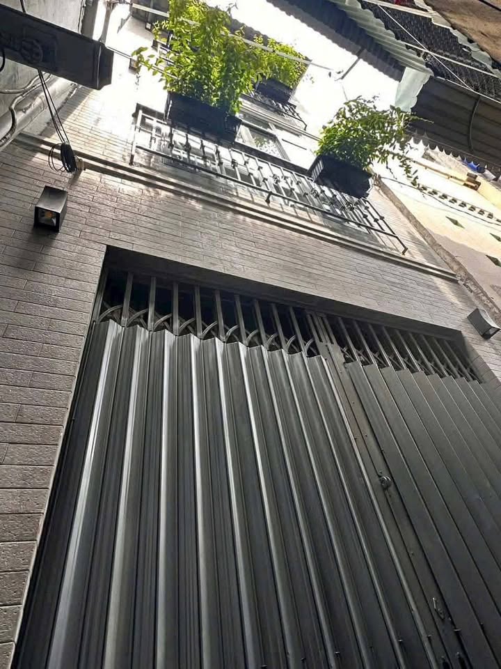 Nhà 3 tầng Ngô Tất Tố, Q Bình Thạnh 31.5m² giá 5.9 tỷ - Vị trí đắc địa, tiện nghi đầy đủ!