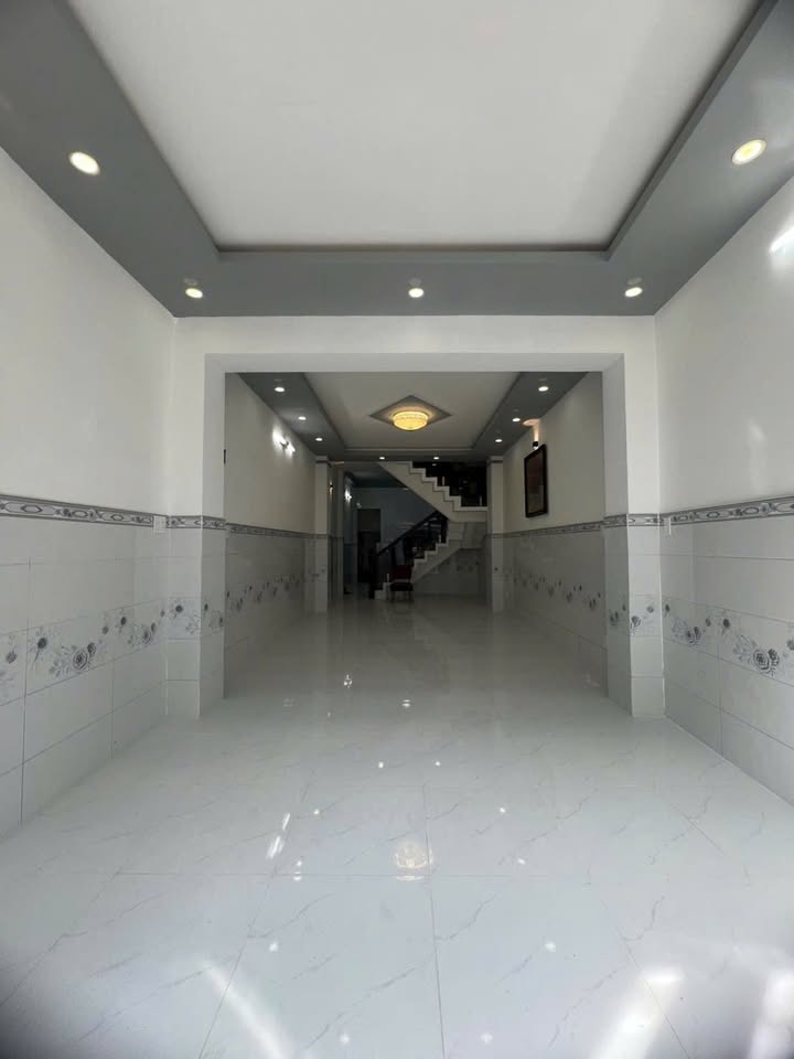 Nhà phố mặt tiền Lạc Long Quân quận 11 62.4m² giá 14.5 tỷ - Kinh doanh thuận lợi!