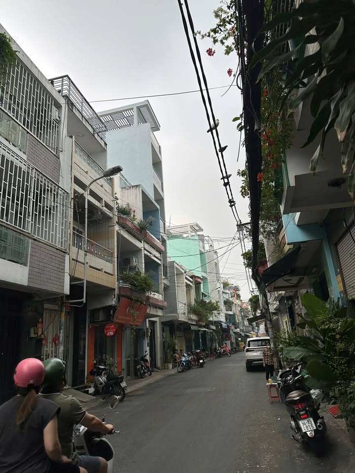 Bán nhà mặt tiền Lạc Long Quân, P3, Q11 - Diện tích 36m², Giá 9 tỷ, Kinh doanh sầm uất!