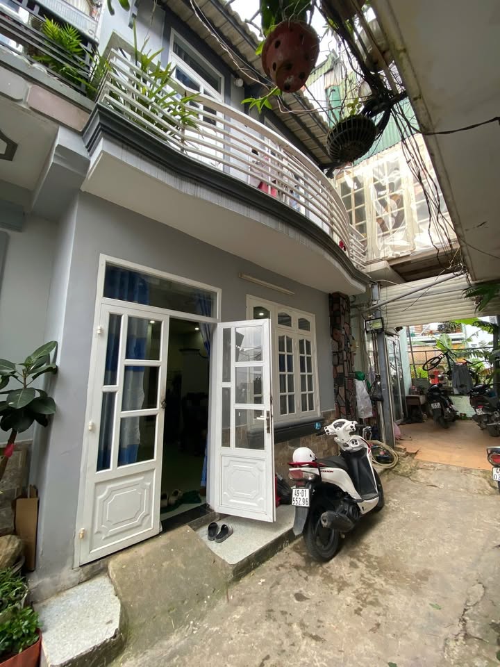 Nhà đẹp Đà Lạt 50m² giá 2.5 tỷ - Sổ xây dựng, gần chợ Nam Thiên!