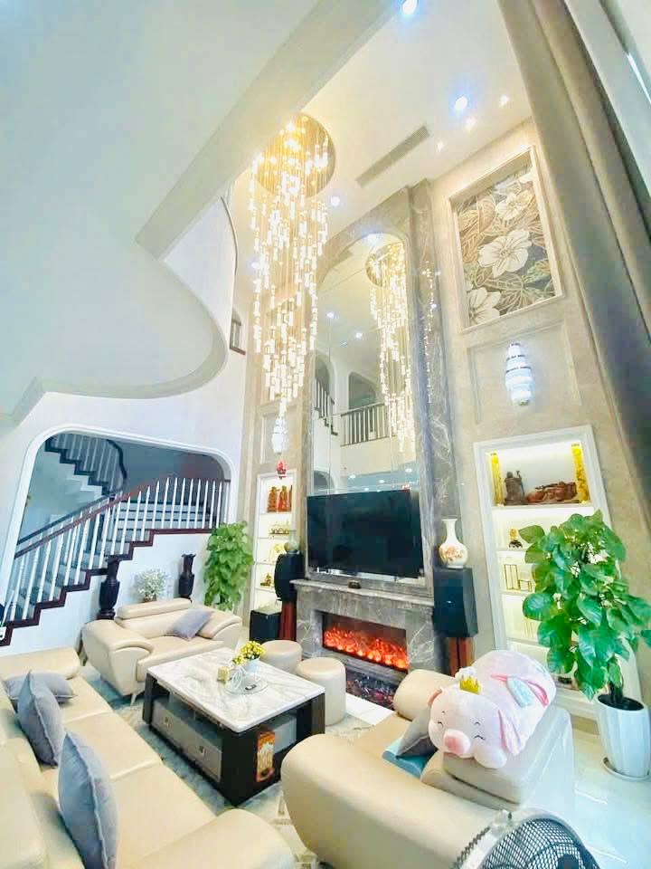 Biệt thự 4 tầng tại Hoà Xuân, Cẩm Lệ, Đà Nẵng 200m² giá 27 tỷ - Để lại nội thất cao cấp!