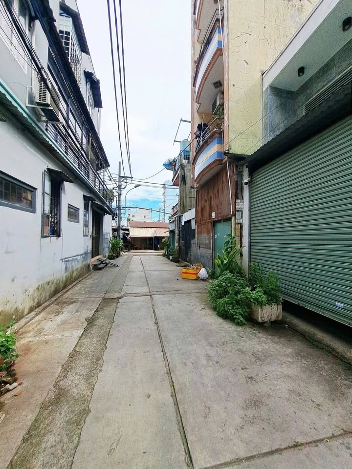 Đất nền 2 mặt tiền Chiến Lược, Bình Tân 115m² giá chỉ 7.8 tỷ - Tiện xây mới ngay!