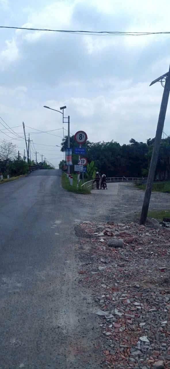 Đất vườn 9700m² tại ấp 5, xã Thạnh Lợi, Bến Lức, giá 5.5 tỷ - Thích hợp nghỉ dưỡng!