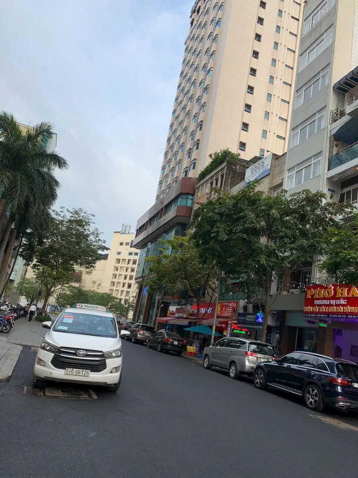 Nhà mặt tiền 7A Thành Thái, Q10 - Diện tích 84m², giá 23.5 tỷ - Cơ hội đầu tư tuyệt vời!