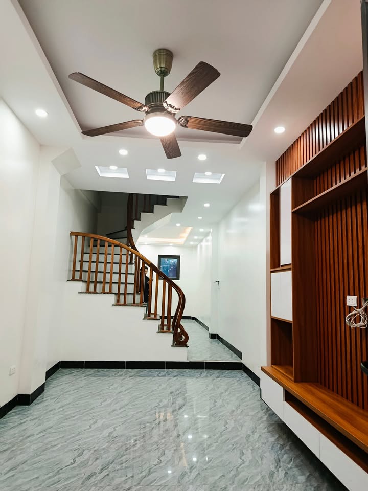 Nhà riêng Kiến Hưng 40m² giá 7.7 tỷ - Ngõ rộng, bãi ô tô gần bên!