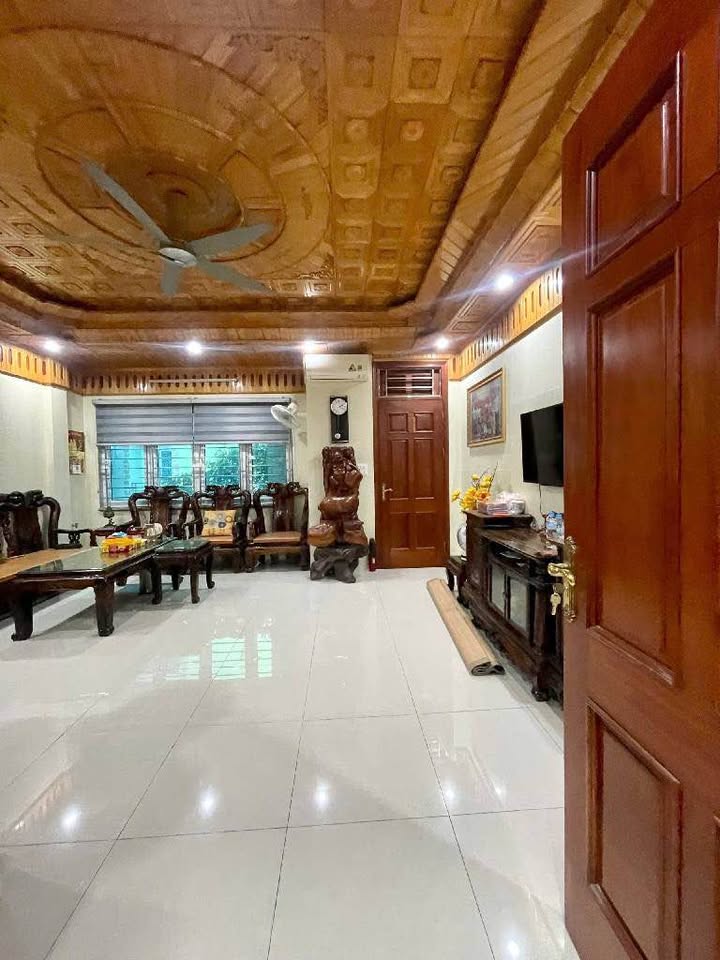 Nhà phố Mỹ Đình 50m² giá 12.3 tỷ - Kinh doanh sầm uất, giao thông thuận lợi!