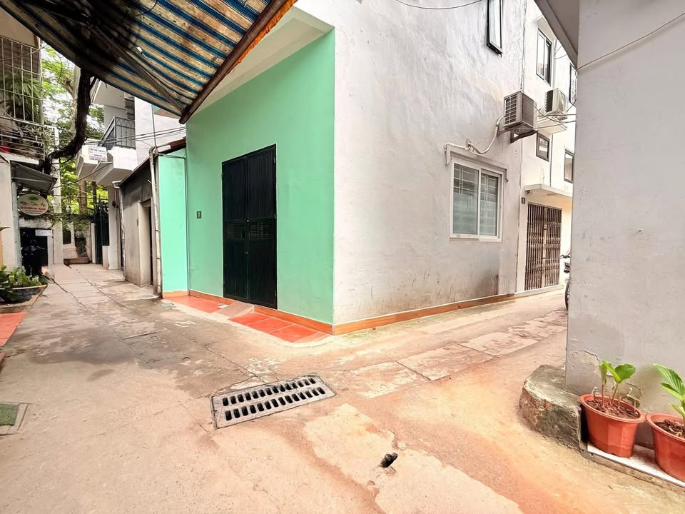 Nhà góc Hoàng Hoa Thám 34m² giá 8.1 tỷ - Tiện ích đầy đủ, giao dịch nhanh chóng!