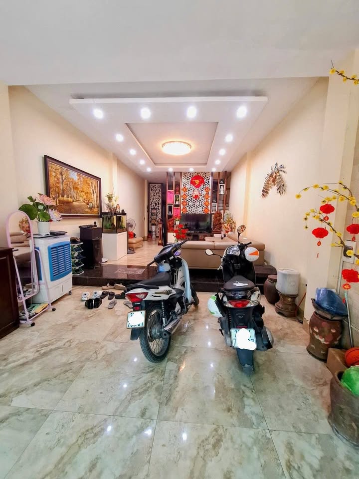 Nhà liền kề Văn Phú Hà Đông 77m² giá chỉ 18 tỷ - Cơ hội đầu tư tuyệt vời!