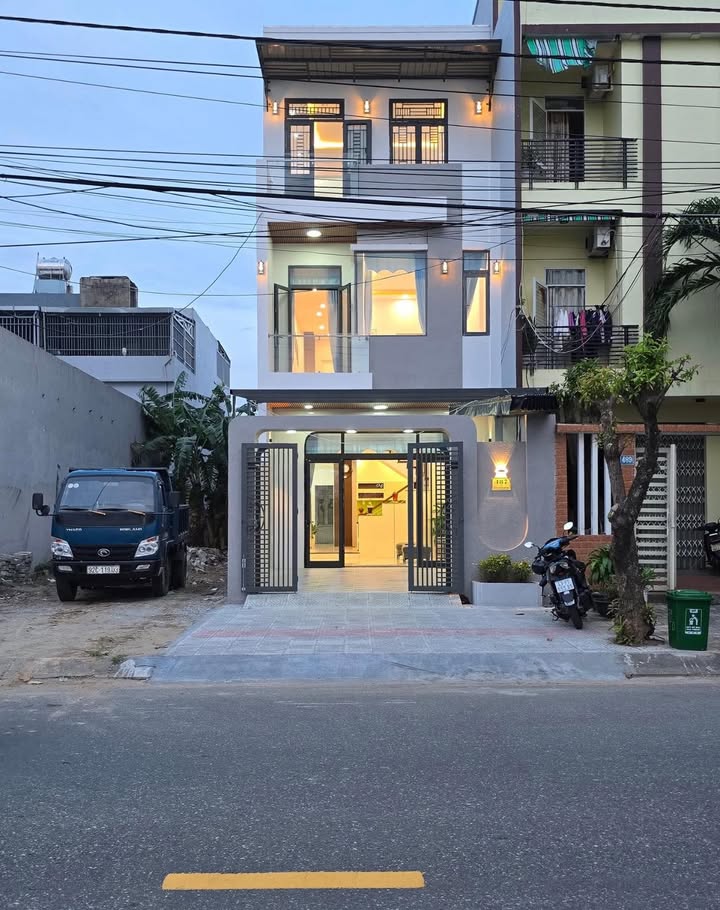 Nhà 3 tầng mặt tiền Văn Tiến Dũng, Đà Nẵng 100m² - Vị trí đắc địa, giá thỏa thuận!