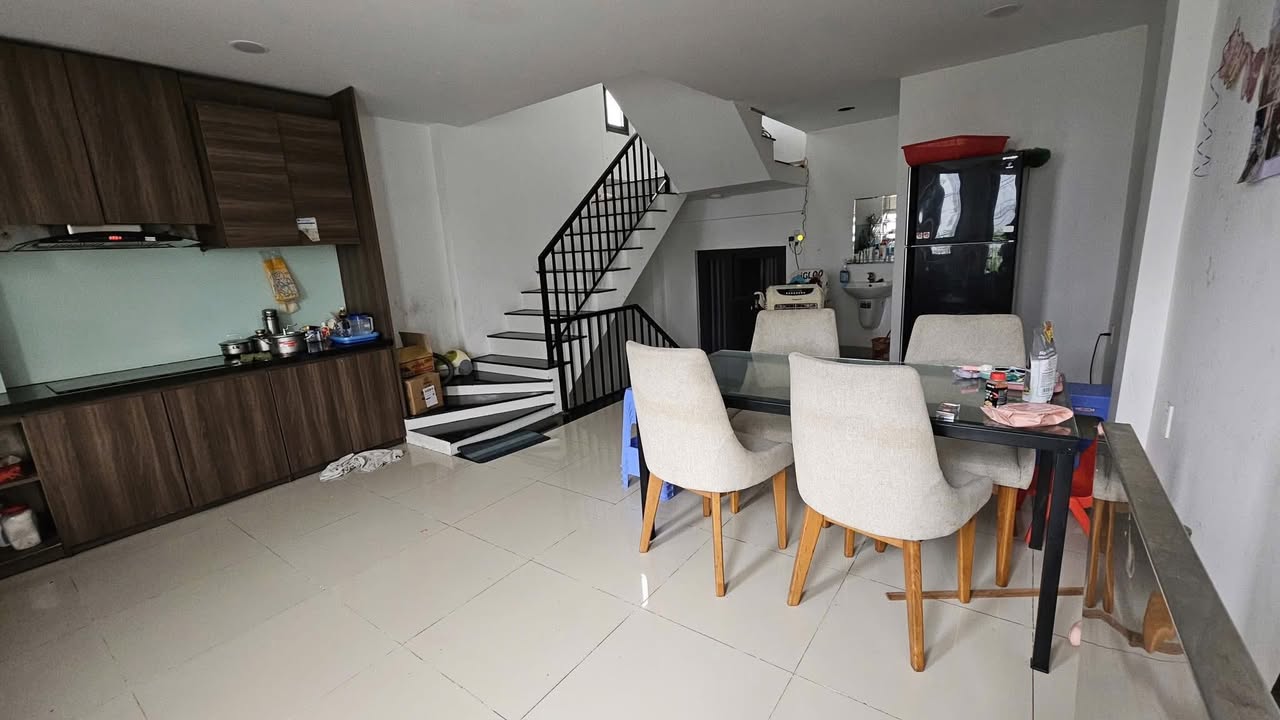 Nhà 3 tầng đường Mai Chí Thọ 106,7m² giá 9 tỷ - Thiết kế hiện đại, hồ cá Koi giá trị!