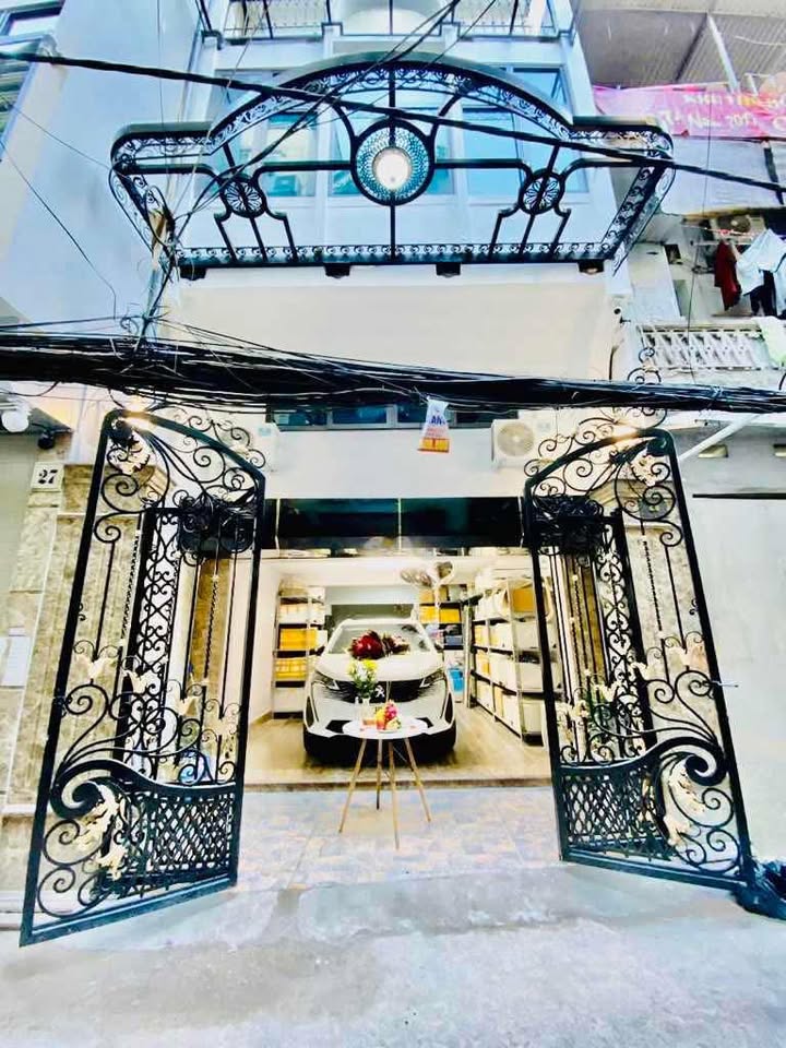 Nhà phố La Thành Đống Đa 52m² giá 18.3 tỷ - Kinh doanh thuận lợi!