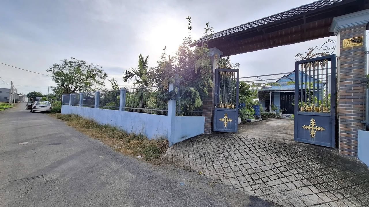 Nhà sân vườn Hưng Long, Bình Chánh 1325m² giá 11.5 tỷ - Sổ hồng riêng, thuận tiện giao thông!