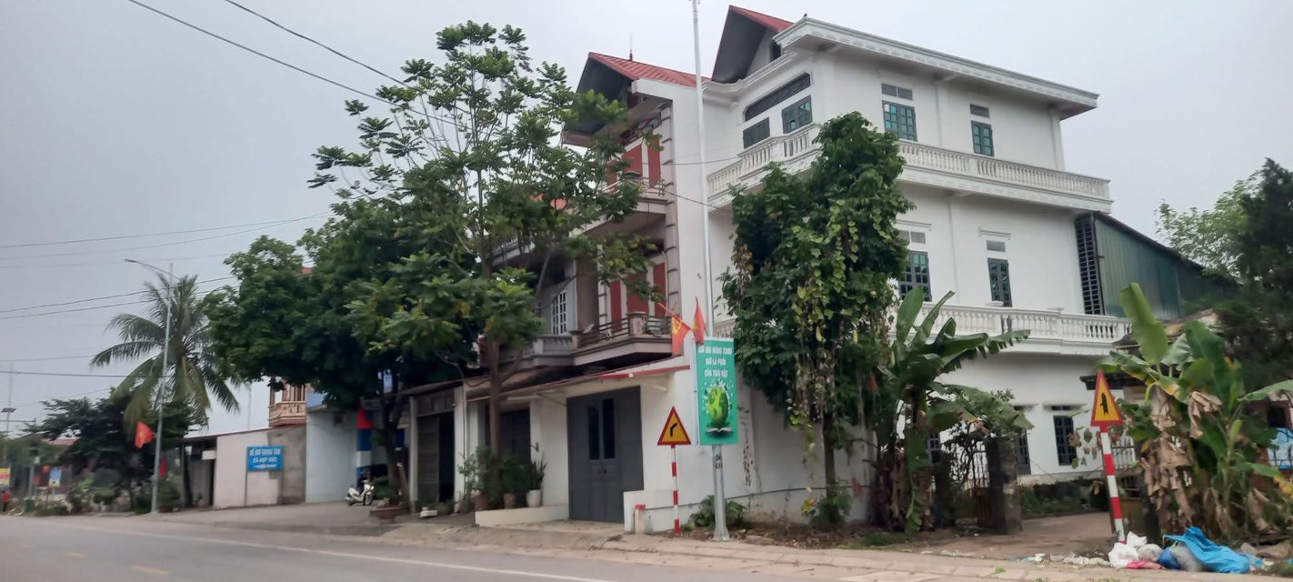 Nhà đẹp 3 tầng + Đất Hợp Đức, Tân Yên 100m² giá 3 tỷ - Kinh doanh sầm uất!