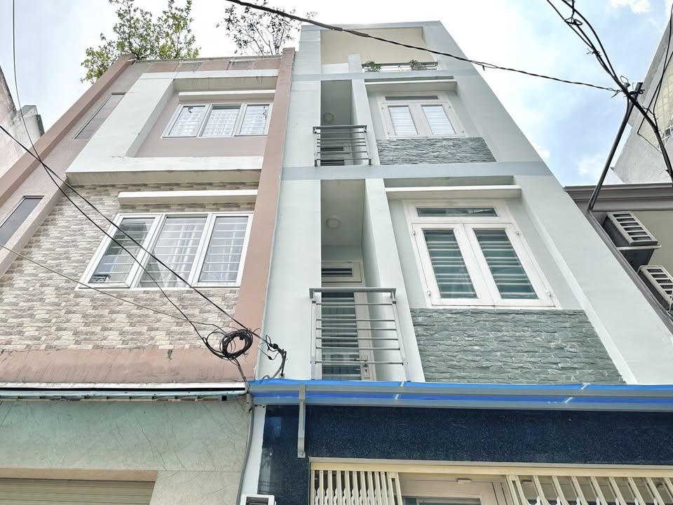 Nhà phố Phú Nhuận 33m² giá 7.9 tỷ - Hẻm ô tô, thuận tiện kinh doanh!