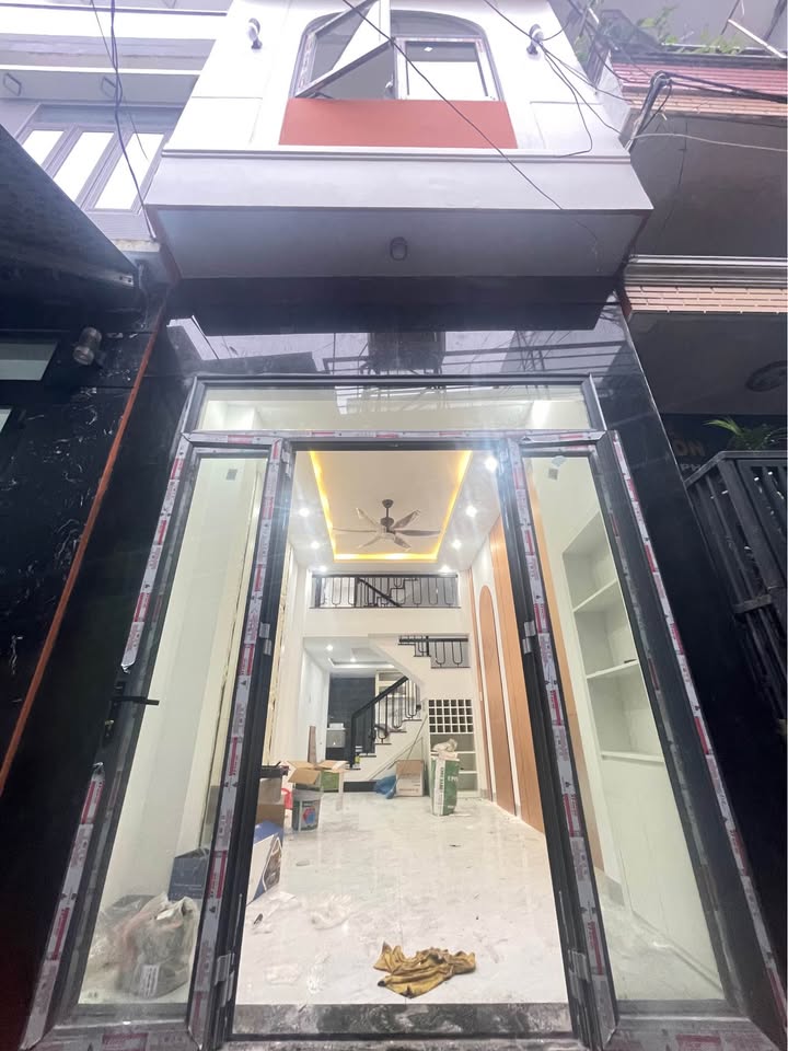 Nhà phố 2.5 tầng Lê Độ 35m² giá 3.85 tỷ - Nội thất đầy đủ, sẵn sàng ở ngay!