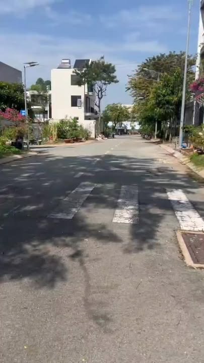 Nhà phố Lái Thiêu 102m² giá 6.9 tỷ - Chính chủ bán, tặng full nội thất!