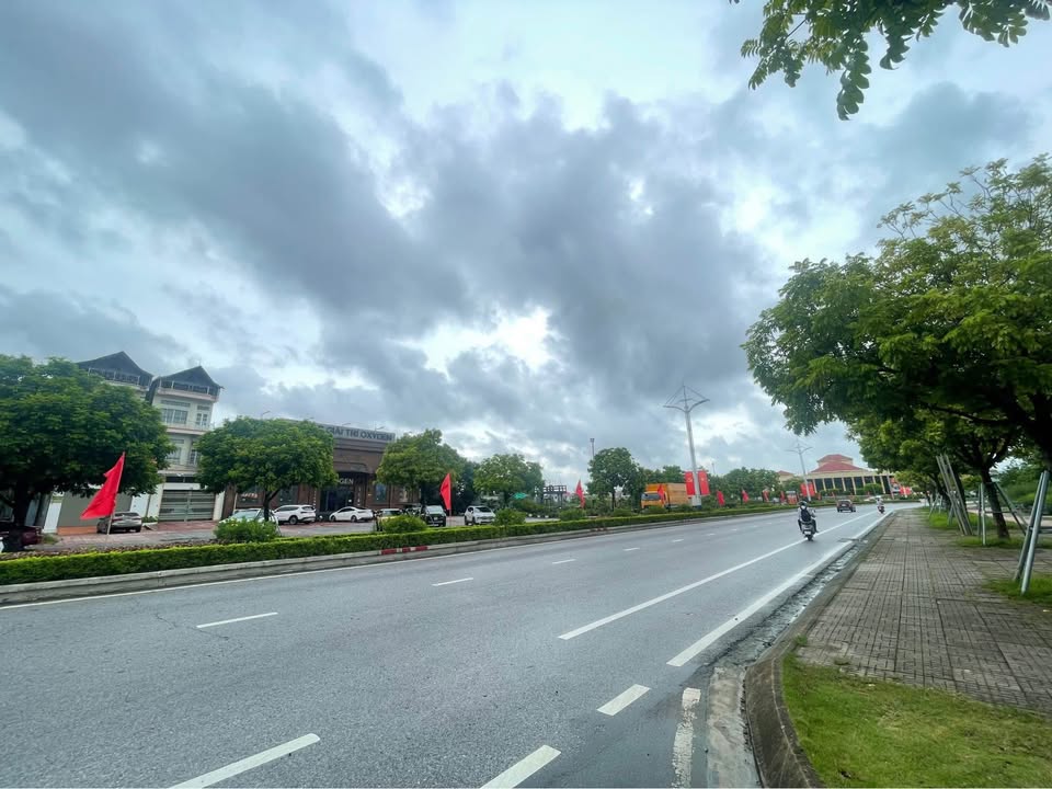 Nhà phố mặt tiền Đại Lộ Hoà Bình, Hòa Lạc, 92m² giá 3 tỷ - Cơ hội đầu tư sinh lời!