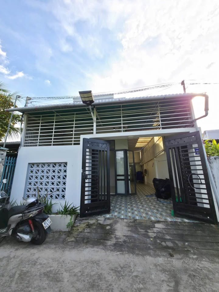 Nhà riêng hẻm ô tô 157 Nam Kỳ Khởi Nghĩa, Sóc Trăng 120m² giá 1.4 tỷ - Cơ hội đầu tư tuyệt vời!