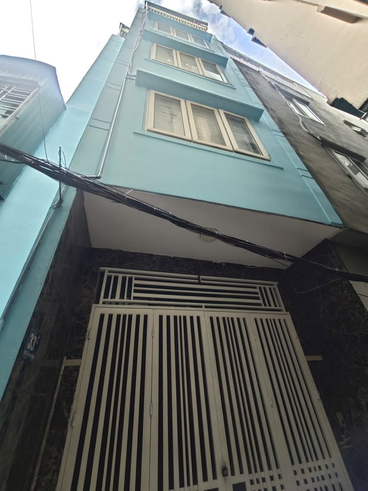 Nhà 5 tầng Trương Định 32m² giá 8.8 tỷ - Vị trí đắc địa, tiện ích xung quanh!