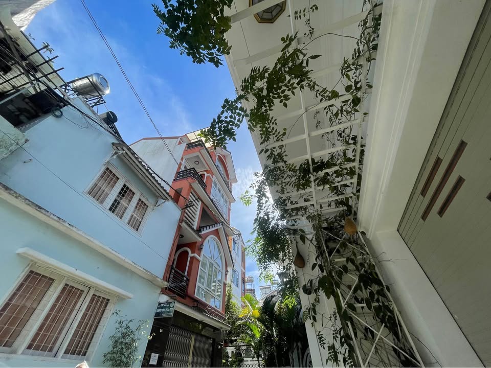 Nhà phố Hai mặt tiền tại Đà Lạt 127.25m² giá 10 tỷ - Sẵn sàng vào ở!