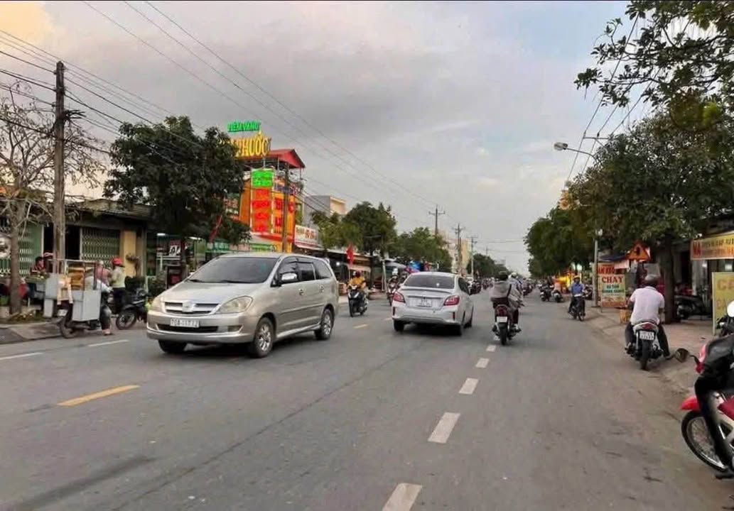 Nhà Mặt Tiền Nguyễn Văn Tuôi, Thị Trấn Bến Lức, 82m² giá 3.9 tỷ - Đầu tư kinh doanh sinh lời ngay!