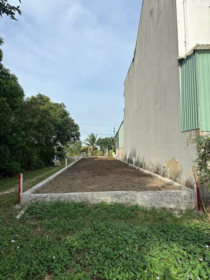 Đất mặt tiền đường nhựa xã Hưng Long, Bình Chánh 125m² giá 2.8 tỷ - Đầu tư sinh lời ngay!