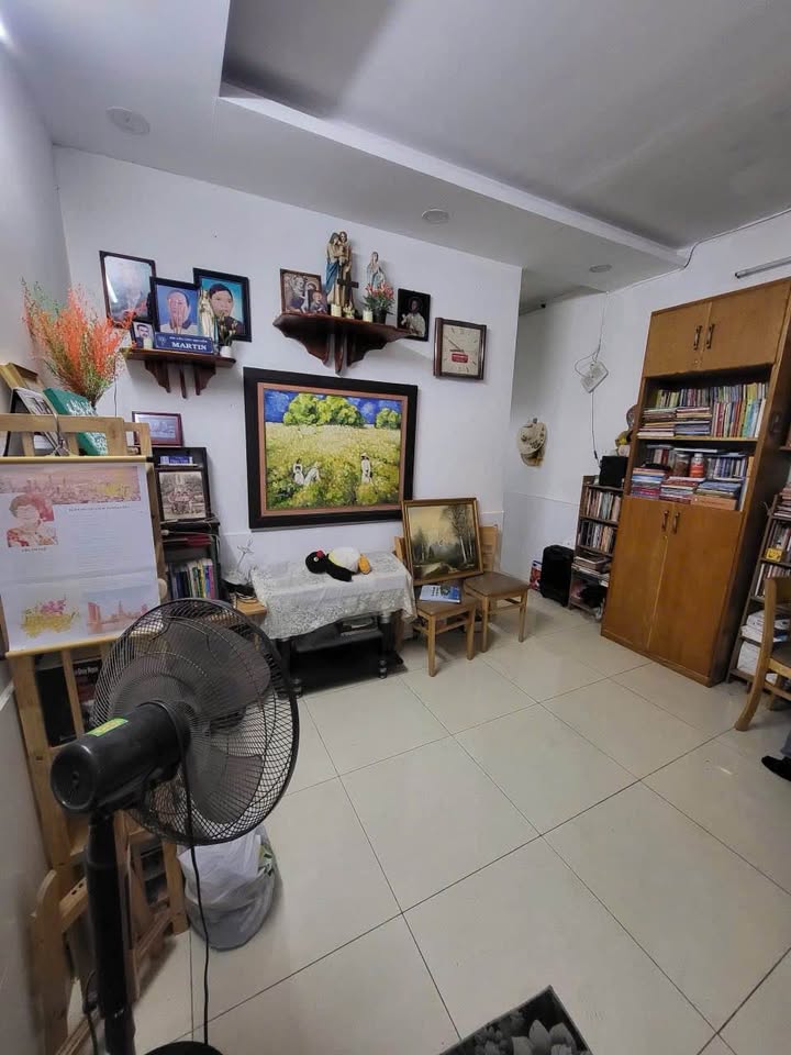 Nhà bán Gò Vấp 45m² giá 3.65 tỷ - Gần sân bay, tiện ích đầy đủ!