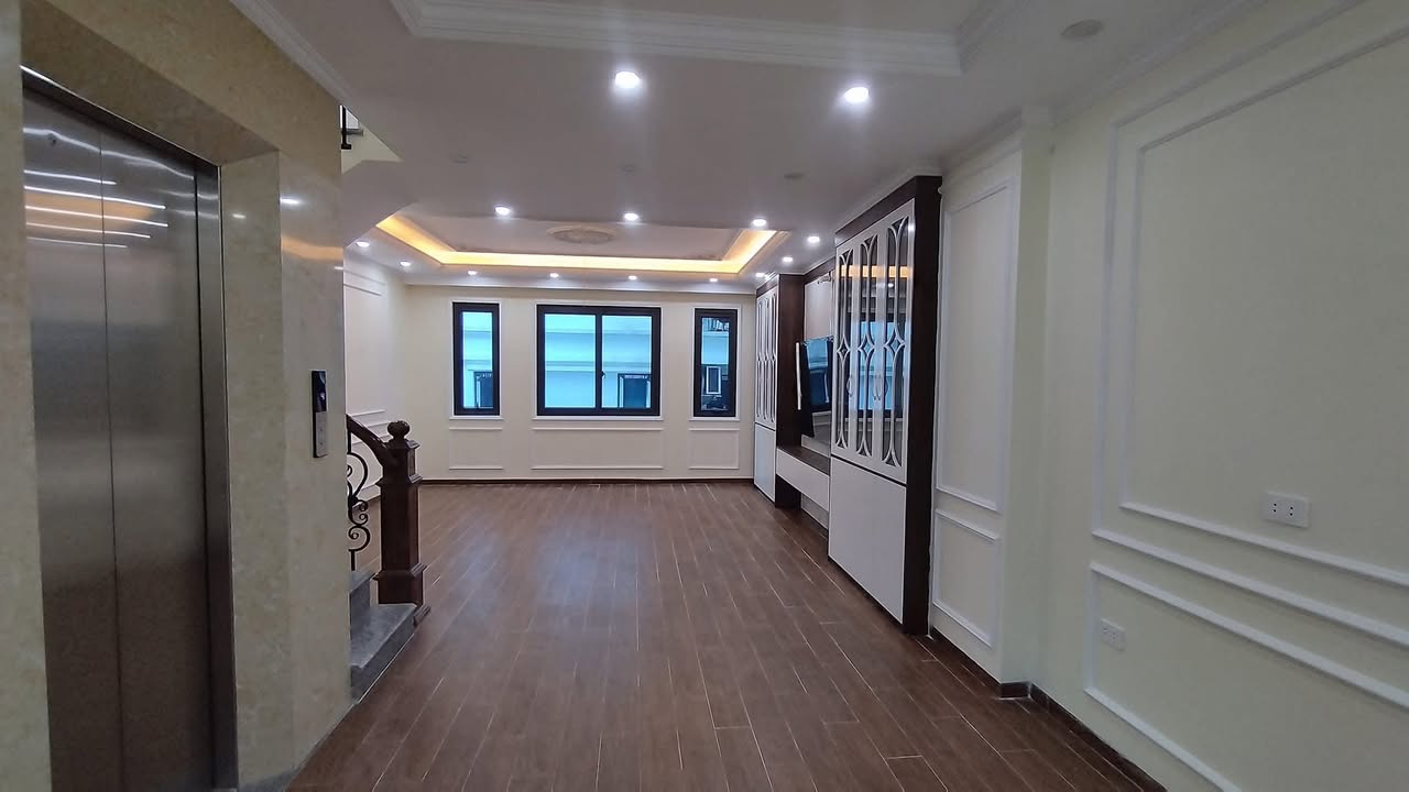 Nhà đẹp Cầu Giấy 46m² giá 18 tỷ - Ô tô vào nhà, thang máy tiện lợi!