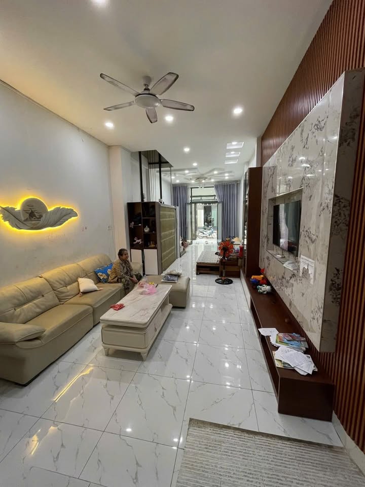 Nhà hẻm 1/ Đường 14, Bình Hưng Hòa A, 100m² giá 10.5 tỷ - Thương lượng ngay!