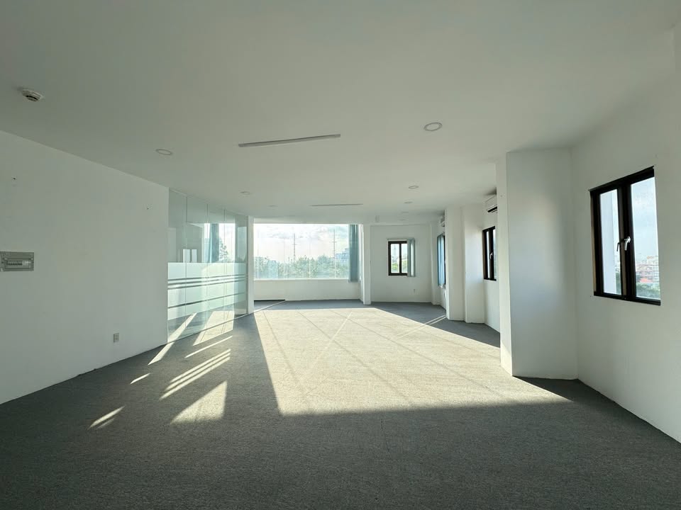 Văn phòng cho thuê Nguyễn Xiển 30m² giá chỉ từ 5 triệu - Vào làm ngay!